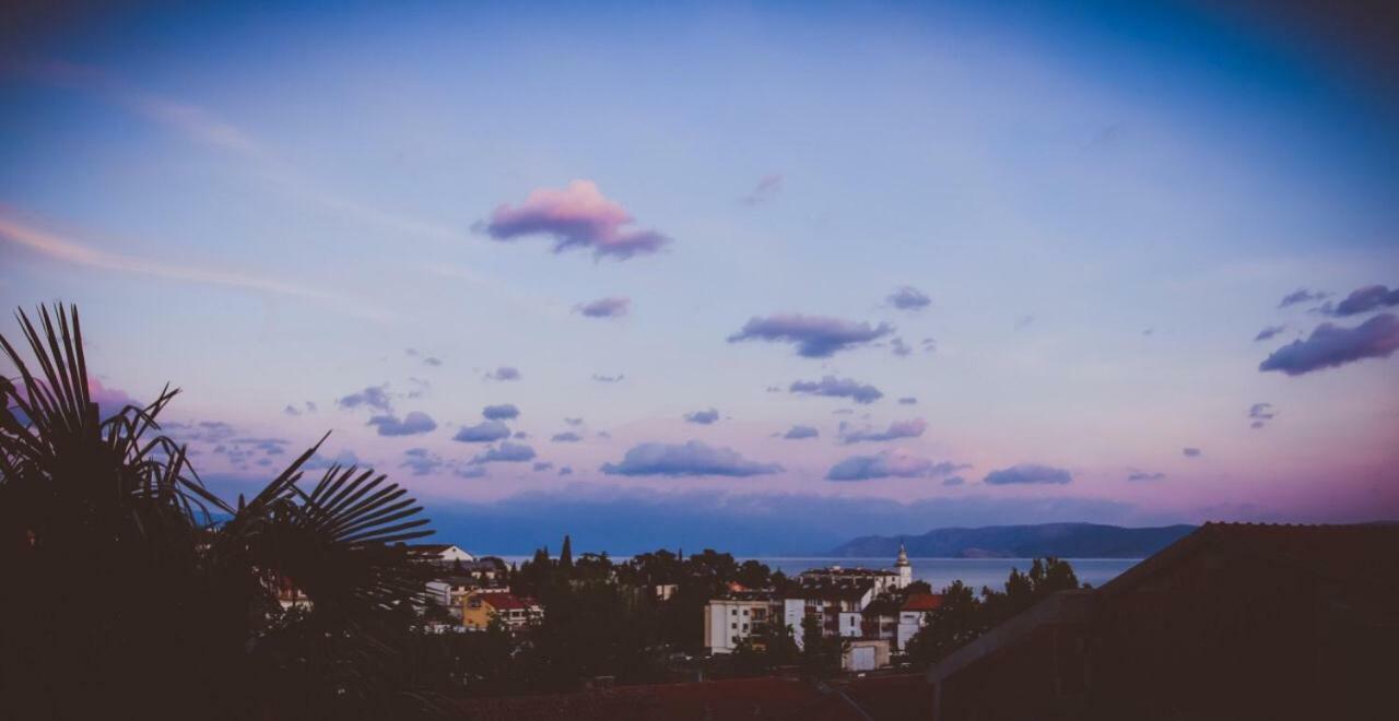 Central House Nona Crikvenica Bagian luar foto