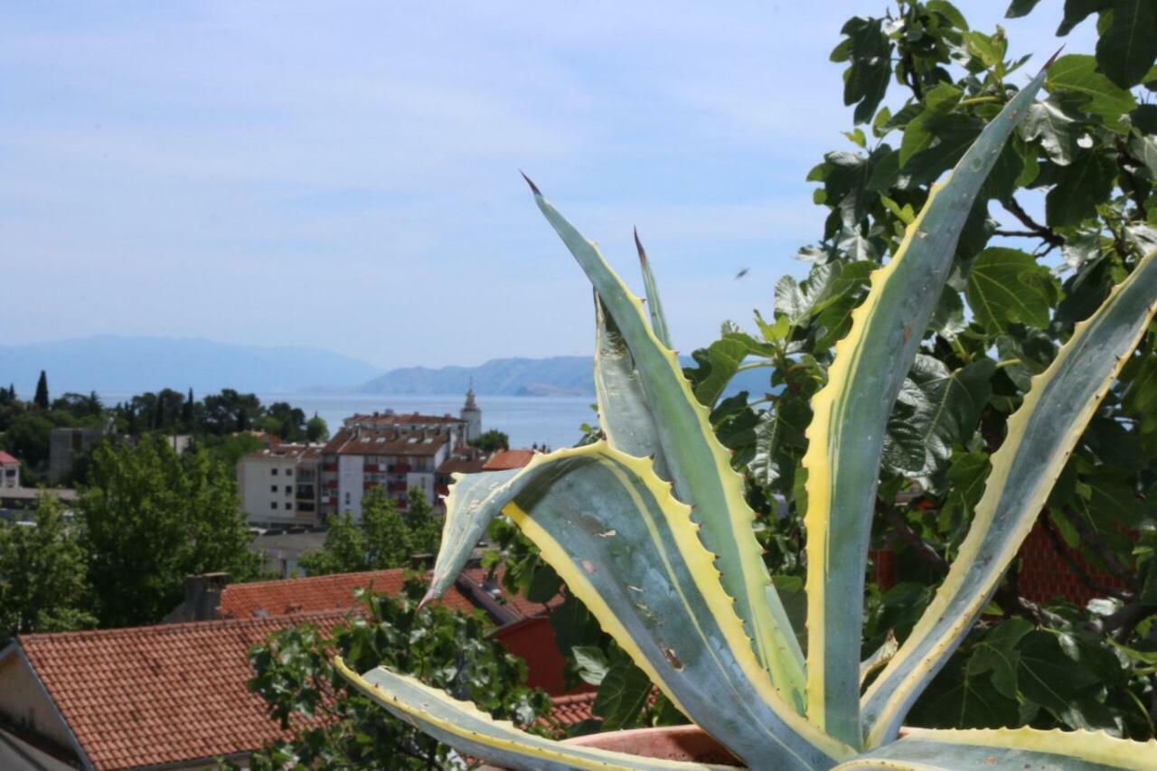 Central House Nona Crikvenica Bagian luar foto