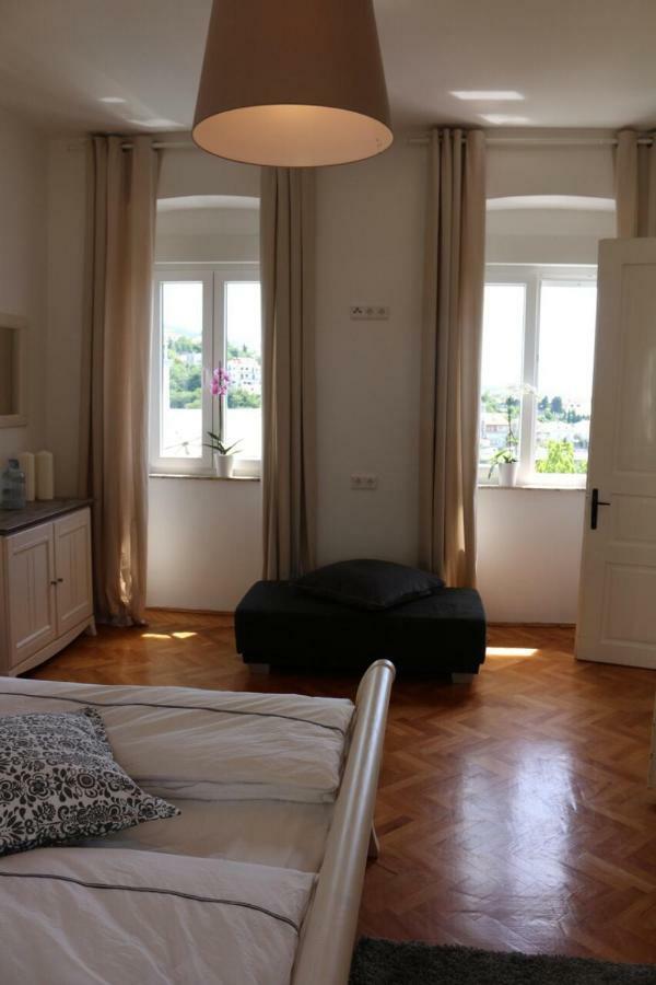 Central House Nona Crikvenica Bagian luar foto