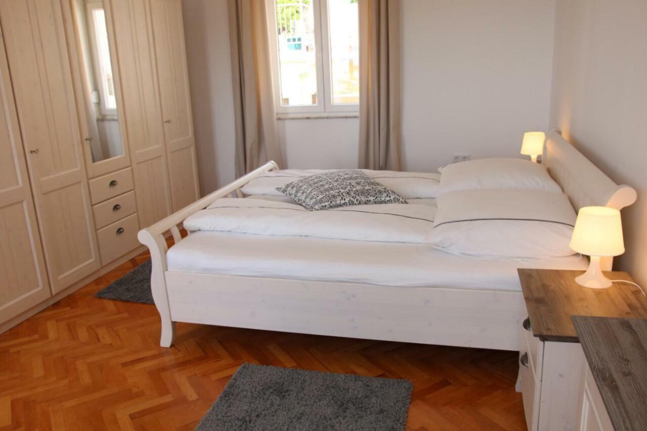 Central House Nona Crikvenica Bagian luar foto