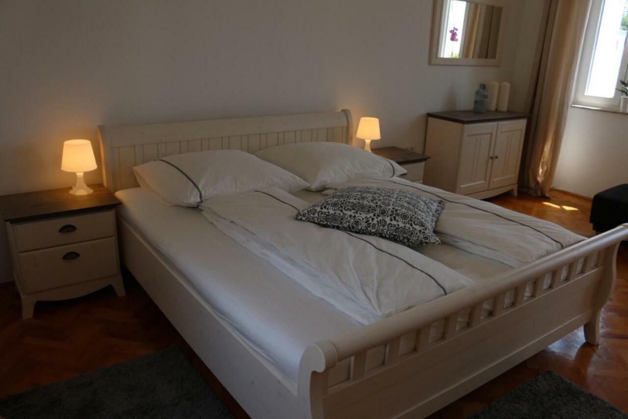 Central House Nona Crikvenica Bagian luar foto