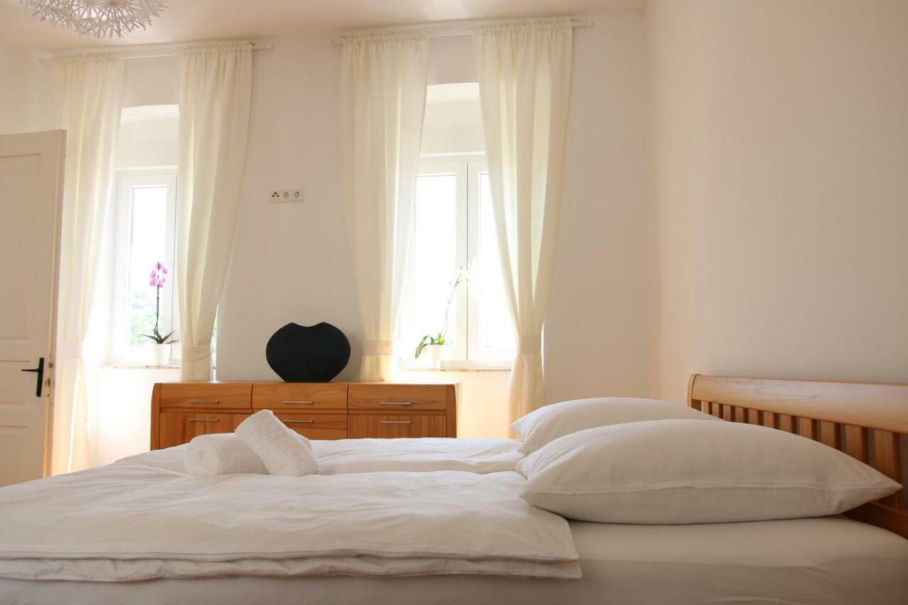 Central House Nona Crikvenica Bagian luar foto