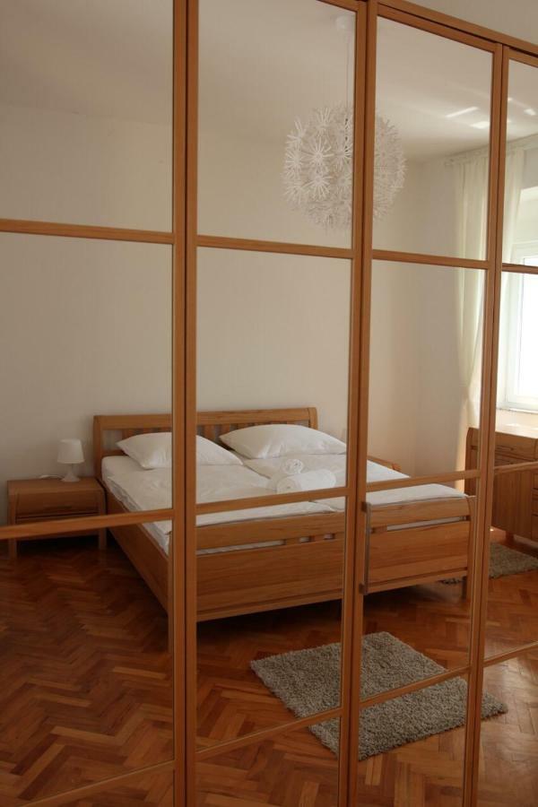 Central House Nona Crikvenica Bagian luar foto
