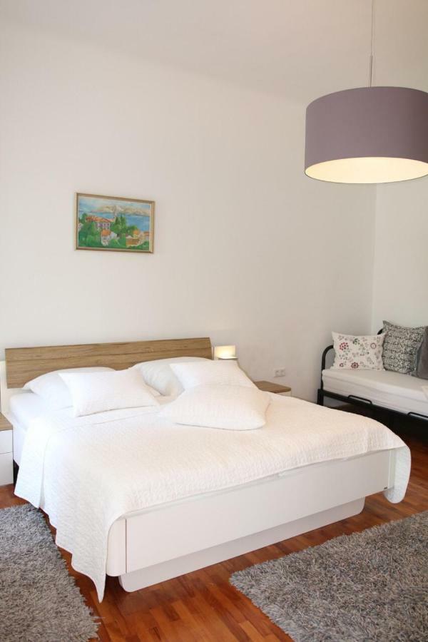 Central House Nona Crikvenica Bagian luar foto