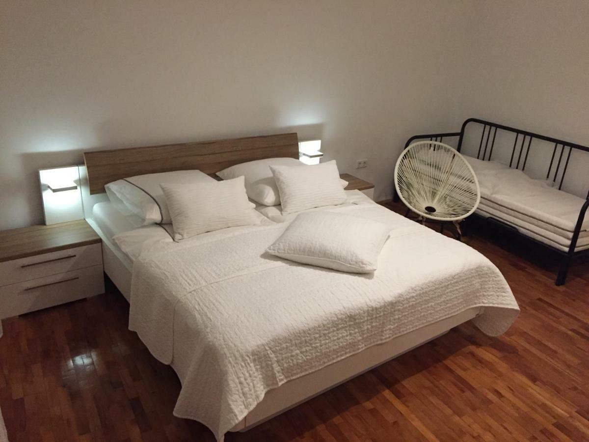 Central House Nona Crikvenica Bagian luar foto