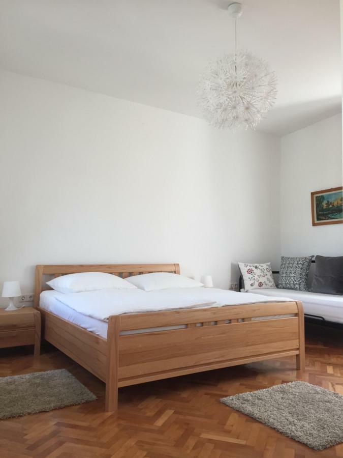 Central House Nona Crikvenica Bagian luar foto