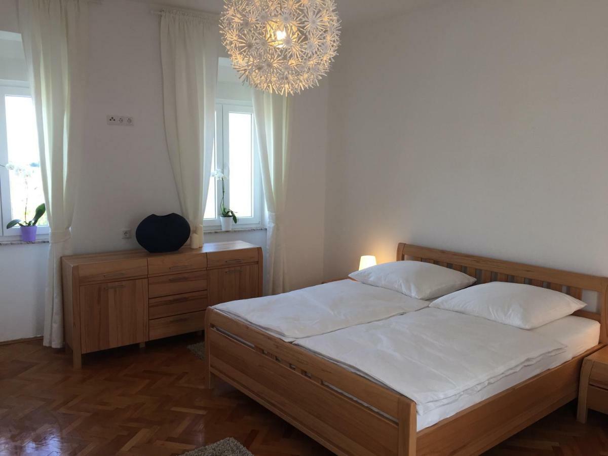 Central House Nona Crikvenica Bagian luar foto