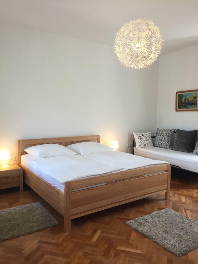 Central House Nona Crikvenica Bagian luar foto