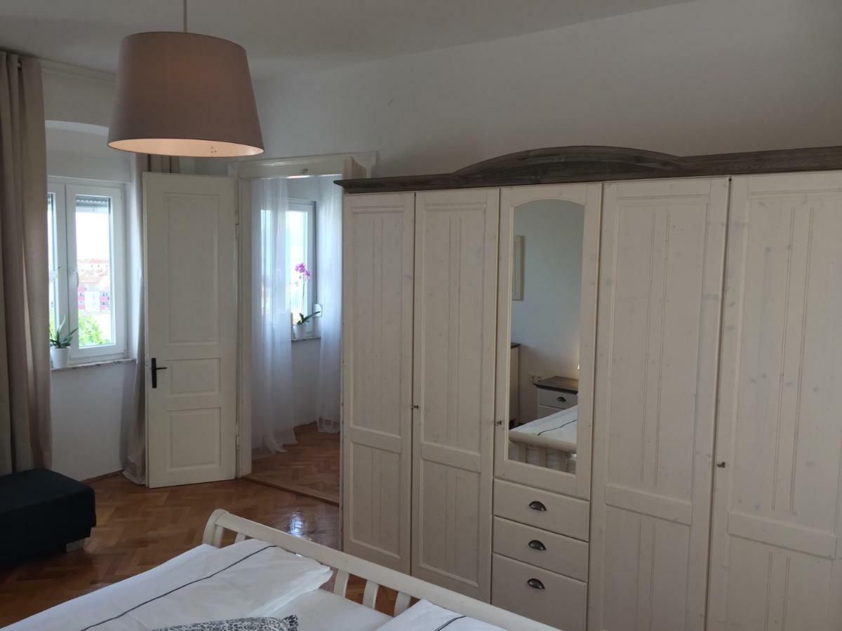 Central House Nona Crikvenica Bagian luar foto