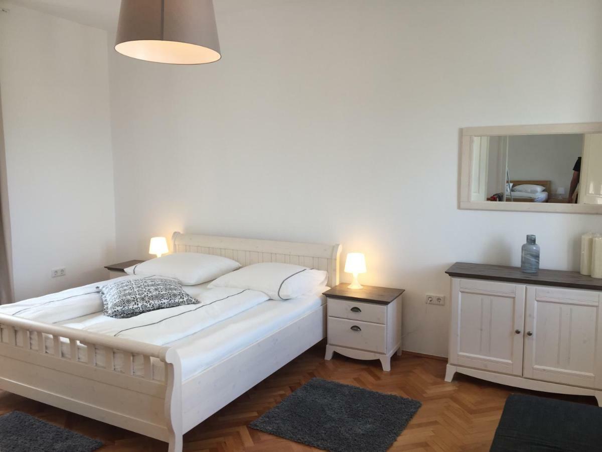 Central House Nona Crikvenica Bagian luar foto